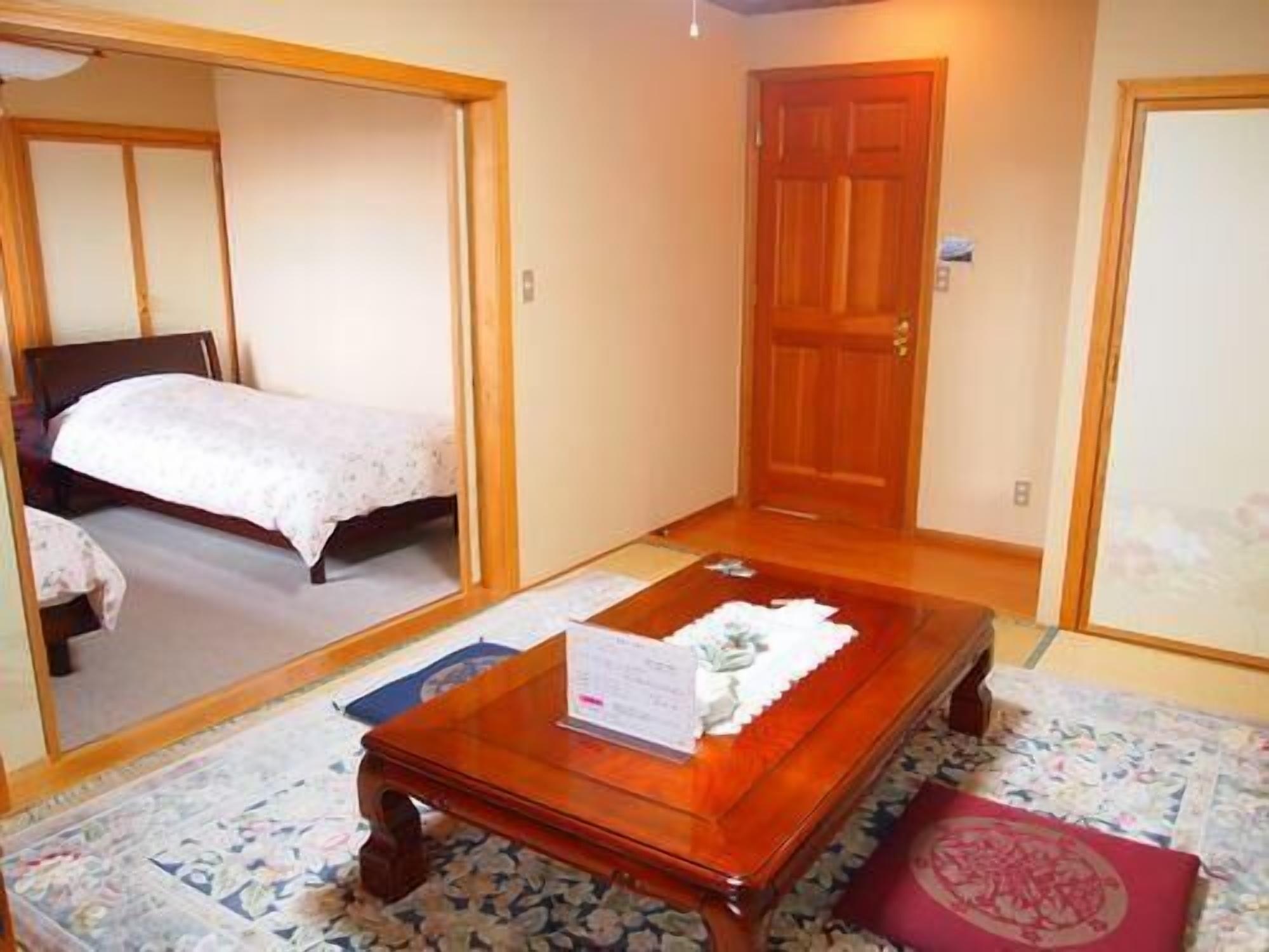 Rebun Petit Hotel Corinthian מראה חיצוני תמונה